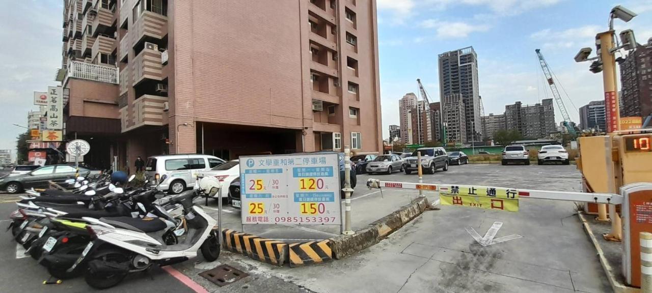 花的家 高鐵左營站前2號出口高鐵路步行3分鐘 最多6位可入住 3間卧房 月租長租 Гаосюн Экстерьер фото
